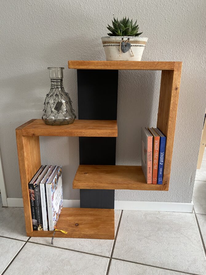 Wand/boekenrek Lydia
